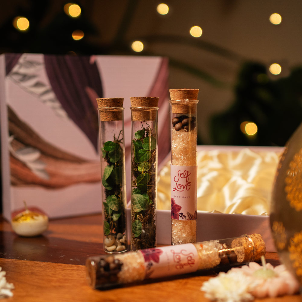 ByTheLeaf Gift Box With Terrarium & Bath Salt