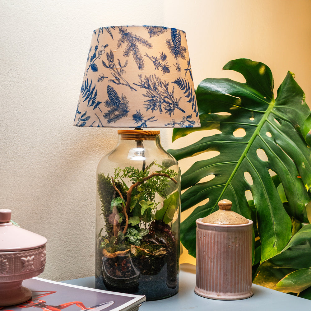 Lamp Terrarium with light bytheleaf